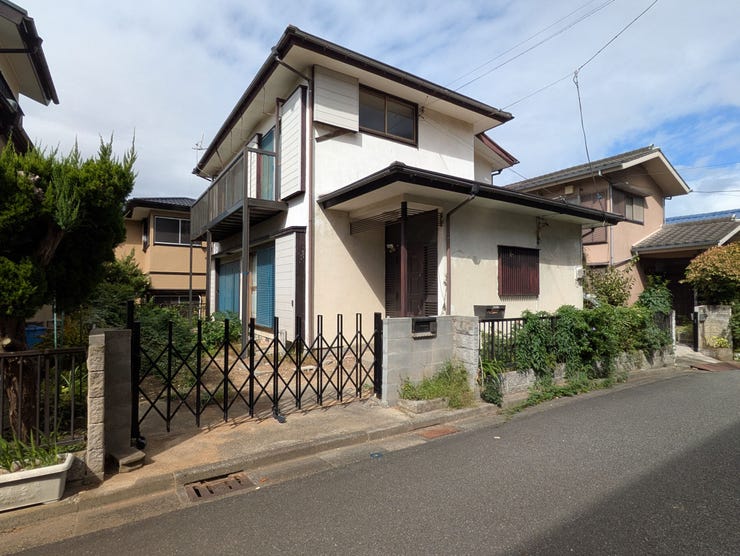 【外観】
建築条件なし!147平米超の広い土地で、夢の注文住宅を自由に実現!南側道路に面し陽当り良好です!南側道路接道!太陽の光が降り注ぐ陽当り良好な土地!ゆとりのある住まいを計画できます!