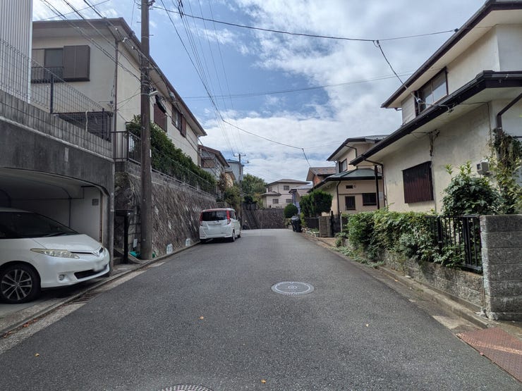 前道6m超で車の出し入れもスムーズ!広さを活かして、駐車2台以上も可能なゆとりのプランニング!小学校徒歩11分!太田和こども園徒歩8分!子育て世代に嬉しい施設が徒歩圏内に充実!