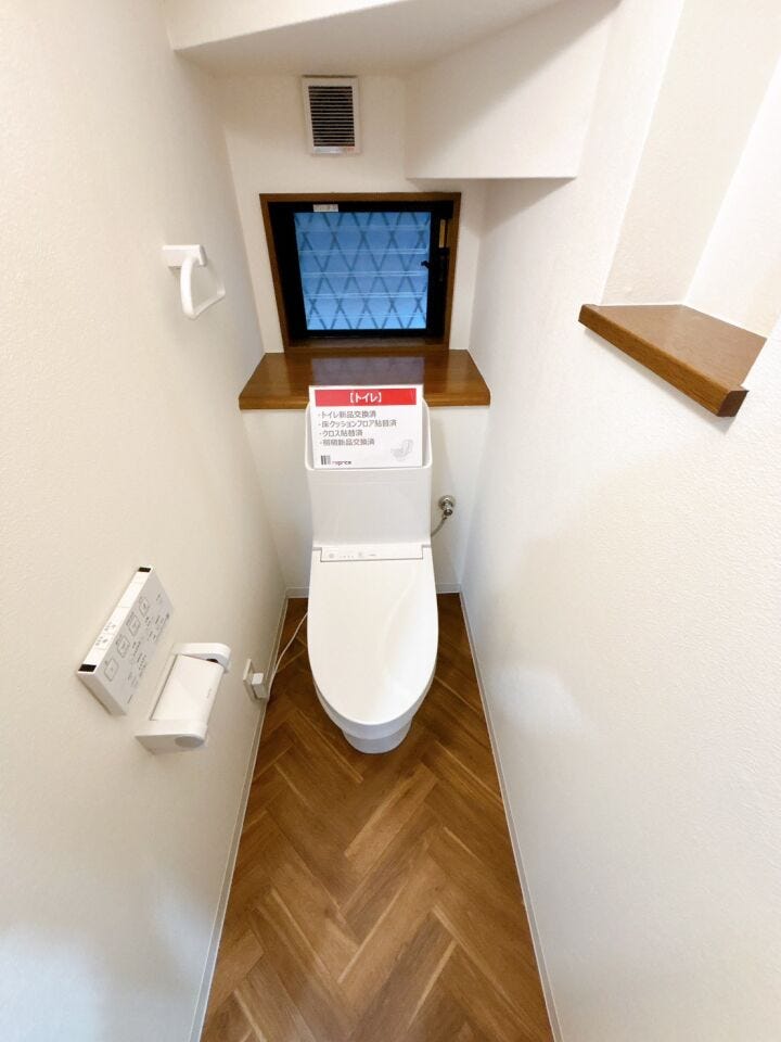 清潔感のあるトイレスペース♪温水洗浄便座付で寒い冬でも安心♪カバー不要のためお掃除も楽々♪