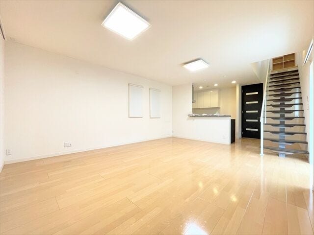 リビングとダイニングキッチンがワンフロアに集まった開放的な空間。
できた料理をすぐに食卓へ運べるのも嬉しいところです。