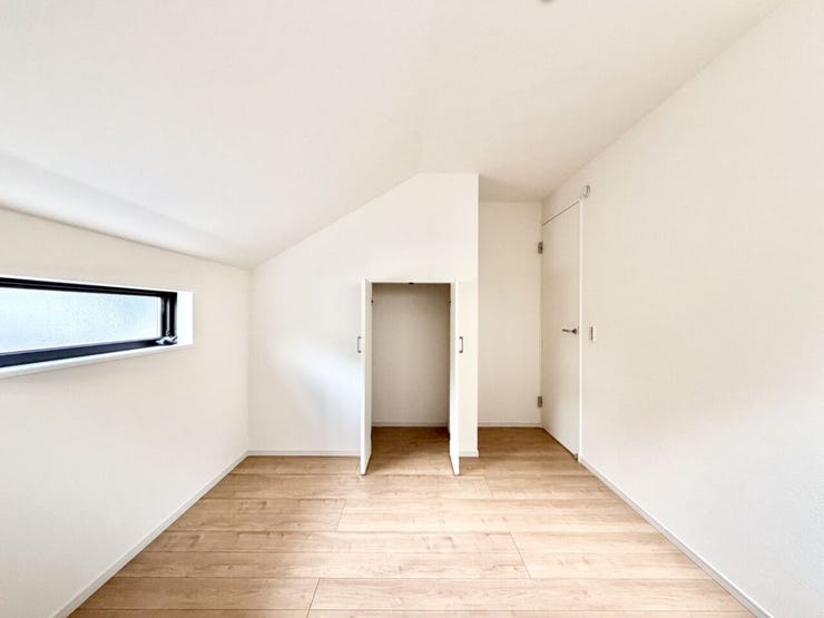 階段下スペースも収納場所として見逃しません!