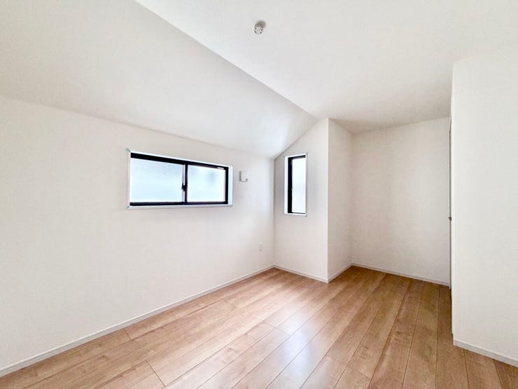 木のぬくもりがやさしいフローリングが安心感をかもしだします