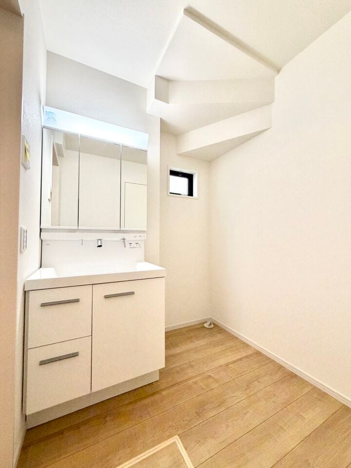 ご家族揃って身支度可能なゆとりの洗面室