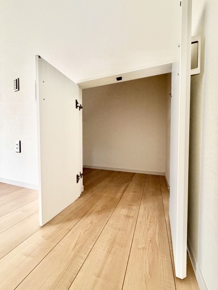 ちょっとしたスペースも収納場所として見逃しません!