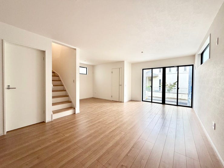 【リビング】
明るい日差しと心地よい風が舞い込むリビング♪