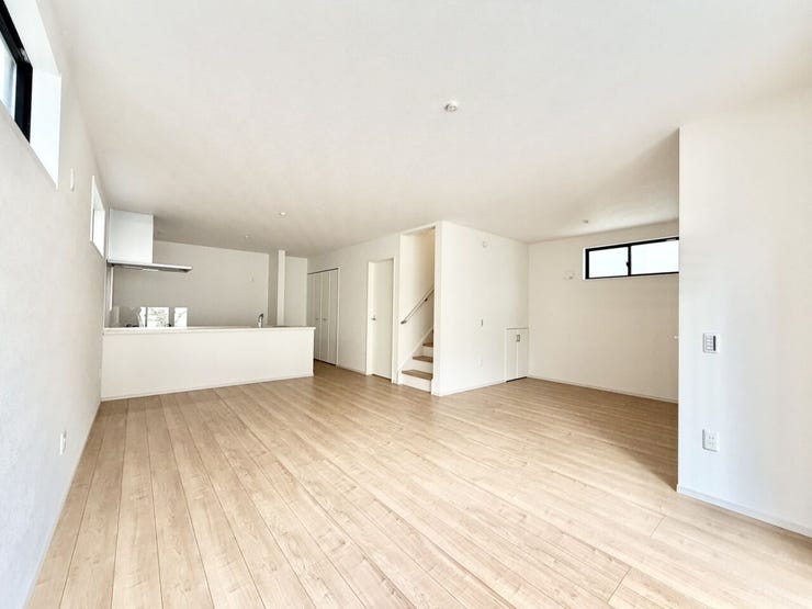 やさしげなブラウンを基調としたLDKは、広さと明るさを保てます♪