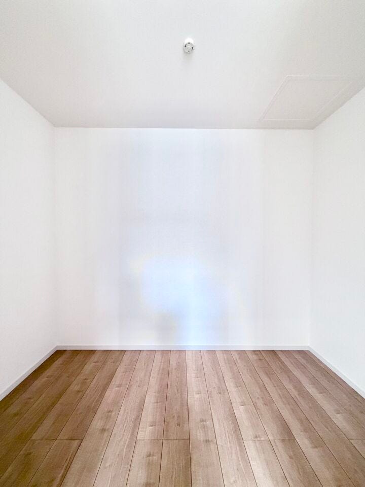 収納力のあるウォークインクローゼットが魅力的♪
自分好みに収納を作ることもできますが、棚やハンガーパイプも弊社で取付可能です♪お気軽にお問合せ下さい