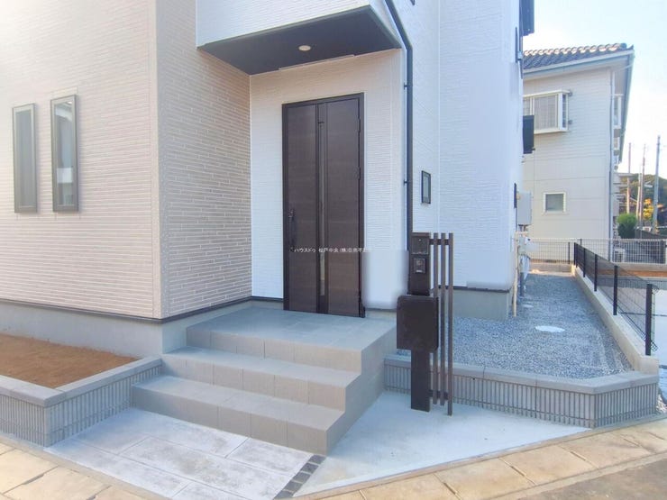 ◎玄関ポーチ:2号棟(11/19撮影)