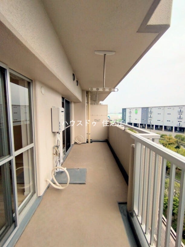 南向きバルコニーにつき陽当り通風良好