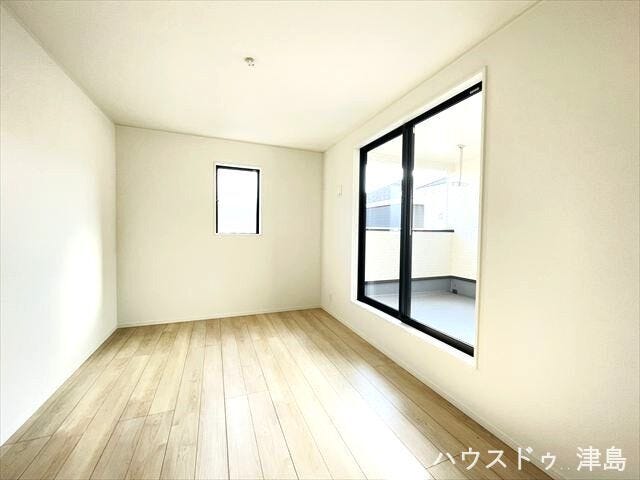 全居室2面採光・南向きでどこのお部屋でも1日中安定した採光が入り、快適に過ごすことができそうです。6.5帖と7帖洋室に面したバルコニーは気持ちよくお布団が干せます。
