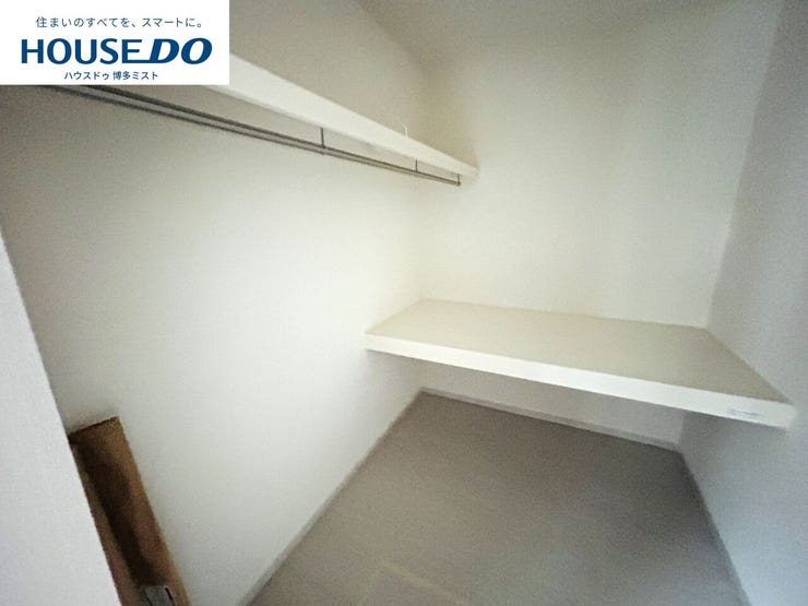 【欲しいところの収納力】実際に生活することを考え、お部屋の収納を重視しました。かさばる季節の衣類や大きなキャリーバッグもラクラク収納♪