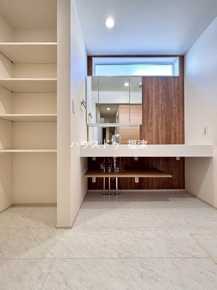 ホテルライクな洗面台♪
毎日の支度も楽しめそうです♪
《福岡市東区奈多1丁目 新築戸建》