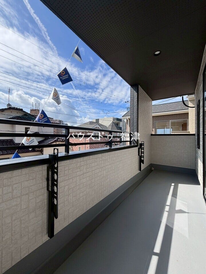 LDKからアクセスできる屋根付きのバルコニーです♪
《福岡市東区奈多1丁目 新築戸建》