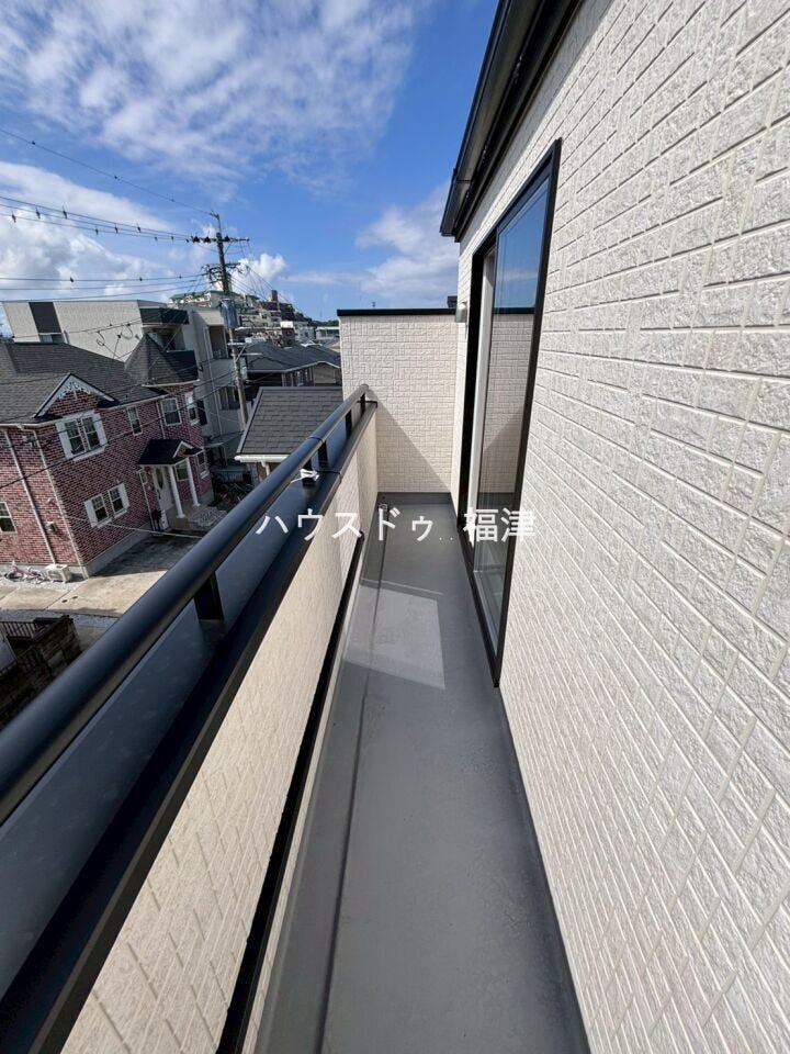 3階のバルコニーです♪
日当たり良好!洗濯物もよく乾きそうです♪
《福岡市東区奈多1丁目 新築戸建》