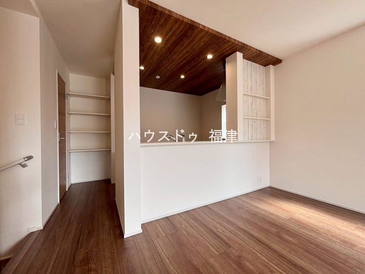 オシャレなキッチンデザイン♪
毎日の家事も捗りそうです♪
《福岡市東区奈多1丁目 新築戸建》