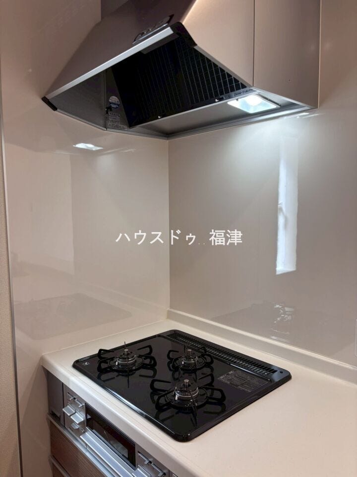 三口コンロでお料理の幅が広がります♪
焼く・蒸す・煮るを同時に出来るため、家事の時短にも繋がります^^
《福岡市東区奈多1丁目 新築戸建》