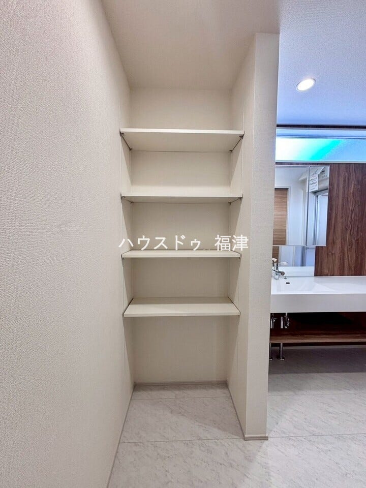 洗面所には収納スペースあり!
タオルや洗剤などすっきり収納出来ます♪
《福岡市東区奈多1丁目 新築戸建》