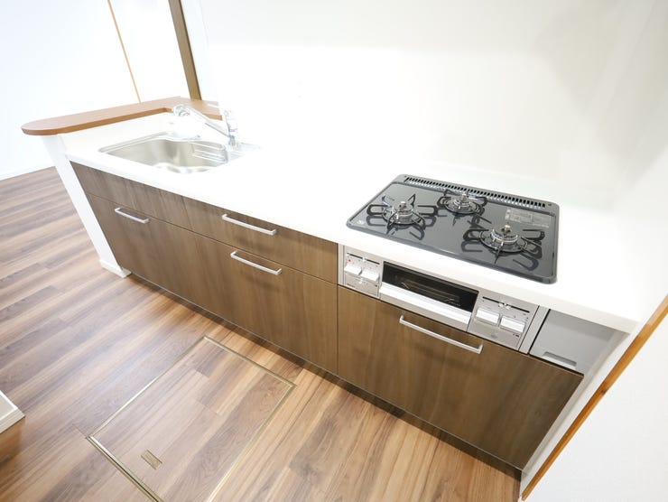 壁付キッチンは間取りを無駄なく広く使えるため、広々とした部屋を保ちたい人や、スペースを上手く使いたい方におススメです♪