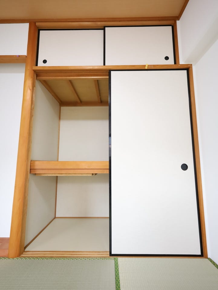 和室にうれしい押入れでお部屋がすっきり片付きます♪