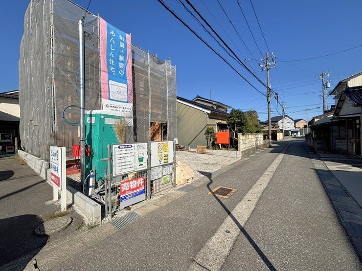 前面道路は融雪付き!外出前の雪かき負担が軽減されます( ^)o(^ )