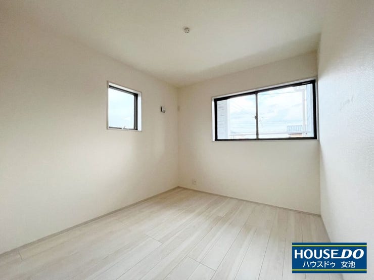 2025年11月撮影
洋室5.3畳(南側)