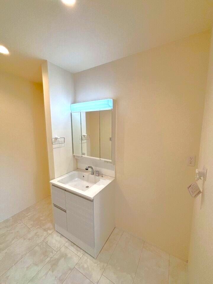 洗濯パンがないと見栄えが良く、洗濯機の下の掃除もしやすいです!万が一の水害時にも被害を抑えられます!