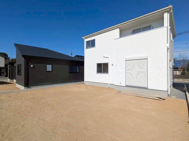 広い庭ではバーベキューグリルを設置して、週末のアウトドアクッキングを楽しむことも可能です♪