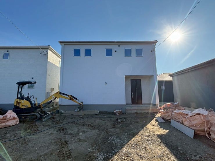駐車スペースが広いことで、車の乗り降りや荷物の積み下ろしが余裕を持って行えます。特に大型車にも対応しやすいです。