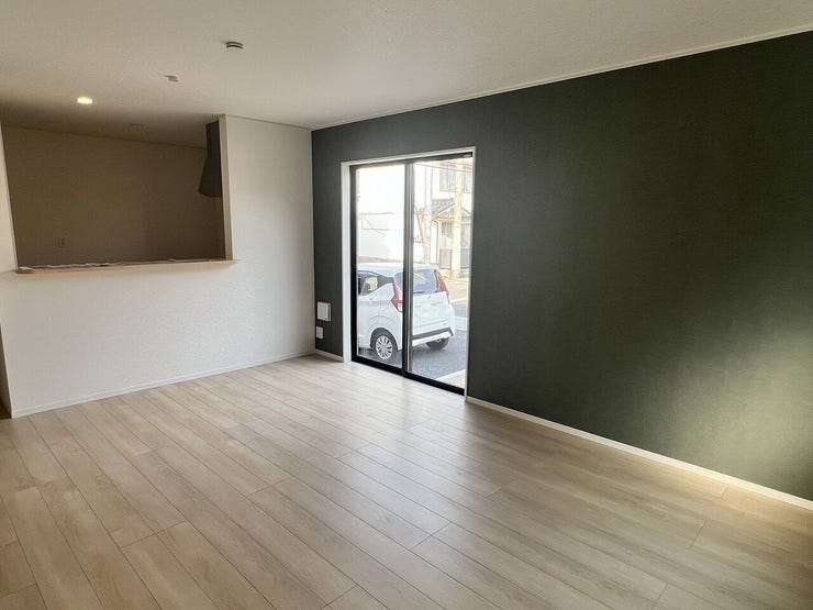 リビングは広々16.2畳、みんなが集まれるゆとりの空間で、家族団らんの時間が自然と増えますね。