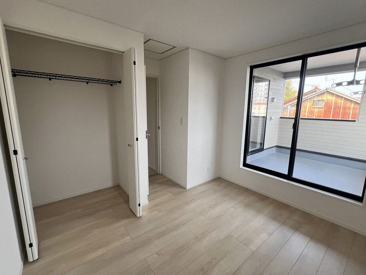 5.7帖。子供部屋も南東向きで明るいです♪