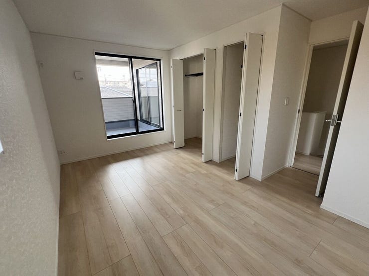 バルコニーに繋がっている主寝室