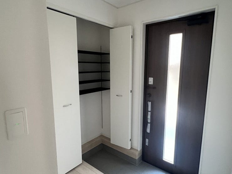 家族の履物が全部しまえるワイドな玄関収納!