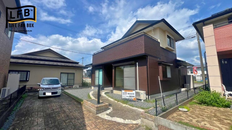 拡張可能な駐車場です。アプローチの手直しのご相談も承ります。