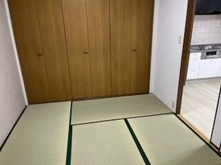LDKとなりの和室
畳表替え
襖貼替