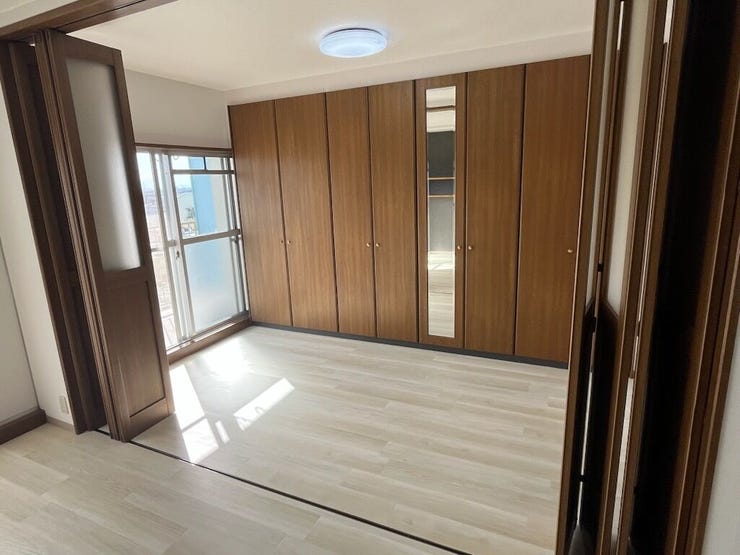 LDK横洋室
扉を開ければLDK+洋室=広々空間!
クロス・フローリングリフォーム