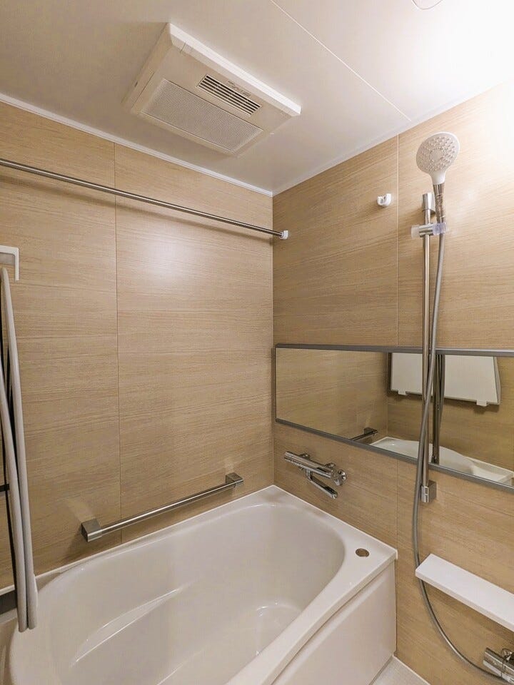 【浴室】
一日の終わりはバスタイムでリラックス。お湯でぽっかぽかに温まって快眠を(^^♪