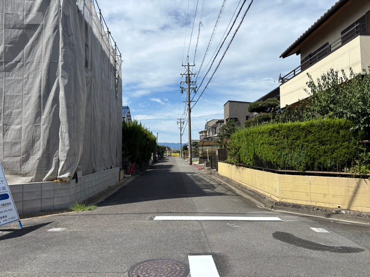 北道路 幅員約5.2m、間口13.6m
◆坂田小学校徒歩約9分なので、お子様の通学に時間をかけることなく登下校できます♪