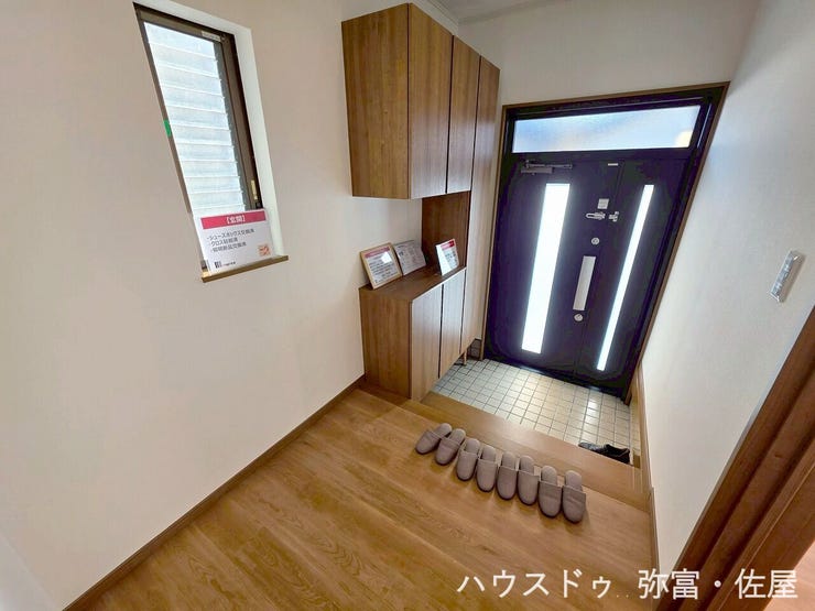 玄関廻りがすっきり片付くシューズボックス♪