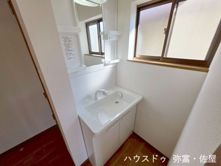 2階にも洗面台が有ります♪忙しい朝も安心ですね(^^)