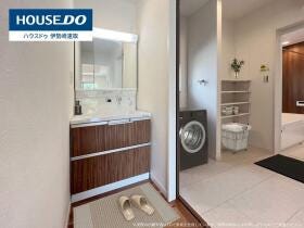 【横尾材木店】建物プラン例
建物総額1990万円
建物面積87.20㎡
他立地条件により別途工事費用が発生する場合がございます
またご要望に応じたプラン作成も可能となります。