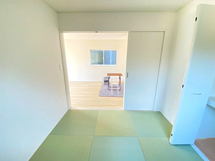 リビング横の4.5畳の和室です