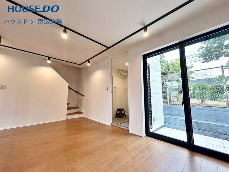 リビングイン階段は自然と家族が顔を合わせる時間を増やしてくれ、お部屋を広く見せてくれる効果もあります。