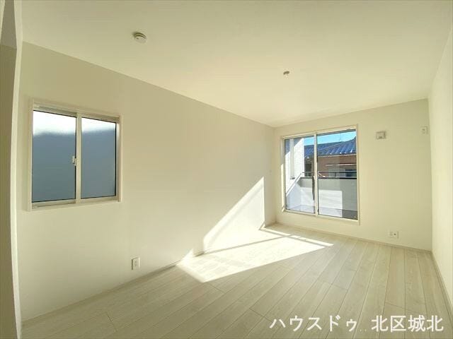 7.1帖洋室
1番広いお部屋ですので、主寝室にもおすすめです♪南側はインナーバルコニーに繋がっており、お布団もすぐに干せます。