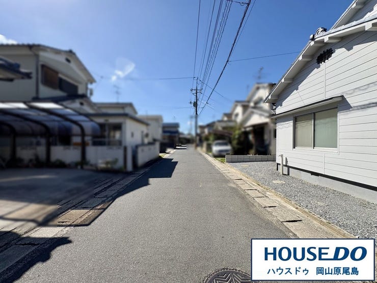 東側前面道路は約5mのゆとりある広さの幅員です。