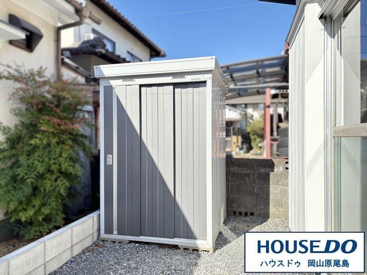 アウトドアグッズなどがすっきり収納可能な屋外収納スペースあり!駐車場周りを清潔感ある空間に保てます♪