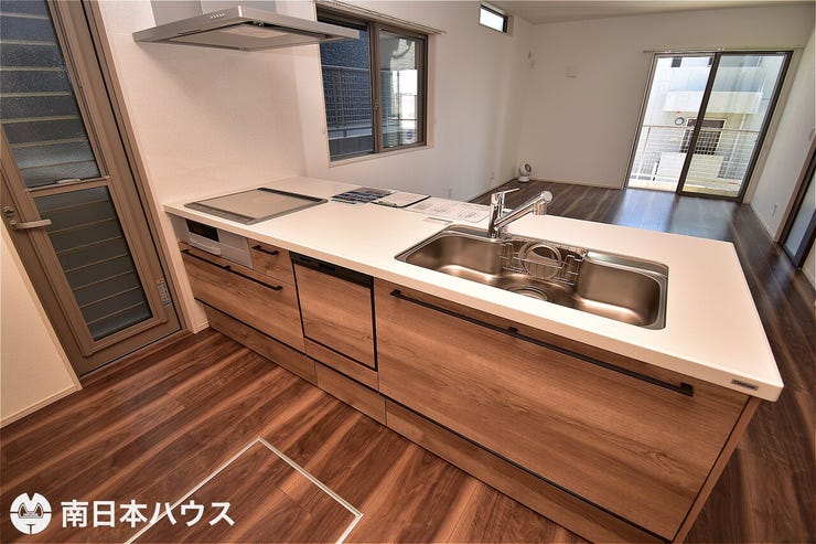 【キッチン】IHクッキングヒーター、食器洗浄乾燥機、浄水機能付き水栓を備えています♪