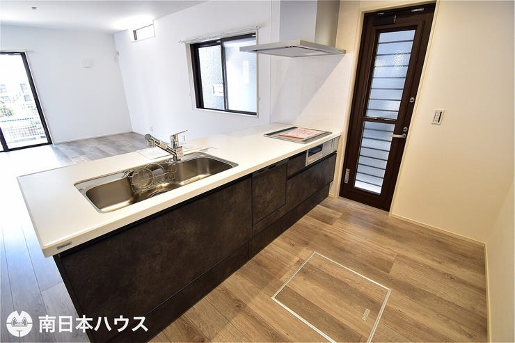 【キッチン】IHクッキングヒーター、食器洗浄乾燥機、浄水機能付き水栓を備えています♪