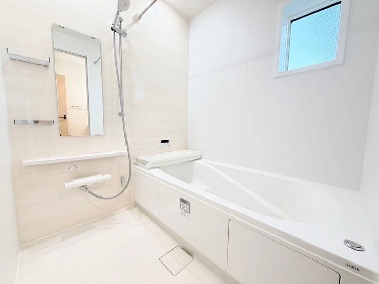 ◎浴室:1号棟(1/13撮影)
お子様と入ってものびのびと使えて親子のコミュニケーションもとれる1坪タイプの広々浴室です♪