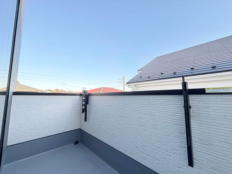 ◎バルコニー:1号棟(1/13撮影)
南向きのバルコニーは日当たりも良く、洗濯物も気持ち良く干せそうです。