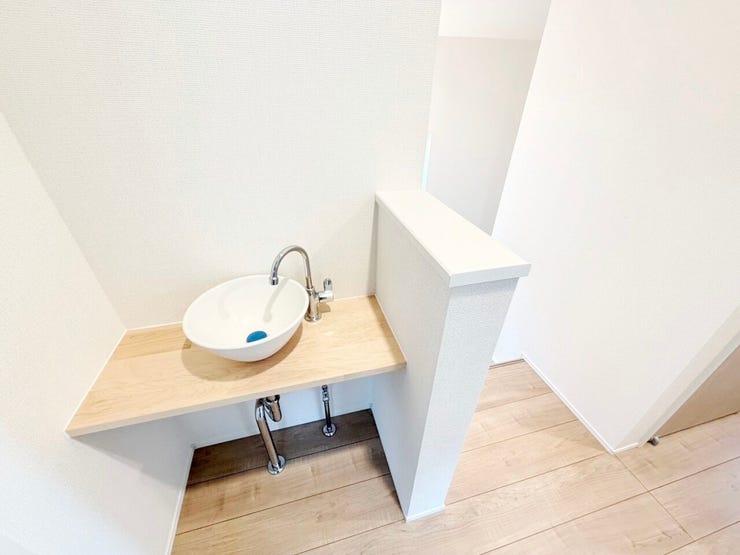 ◎手洗い器:1号棟(1/13撮影)
【全棟2階トイレ近くに手洗い器付◎】
トイレ後の手洗いはもちろん、歯磨きなどもできるのであると便利です!